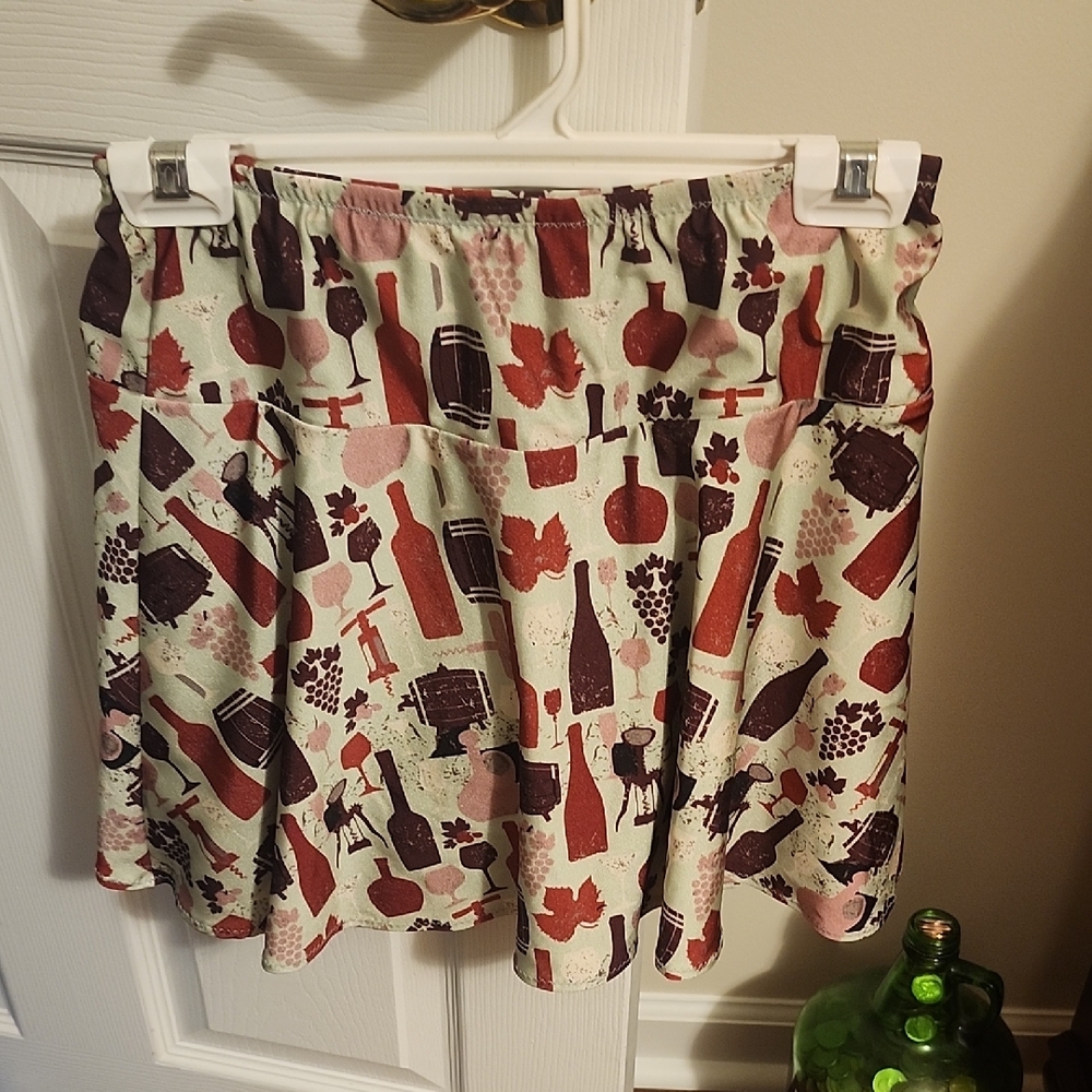 Chic Wine Print Mini Skirt
